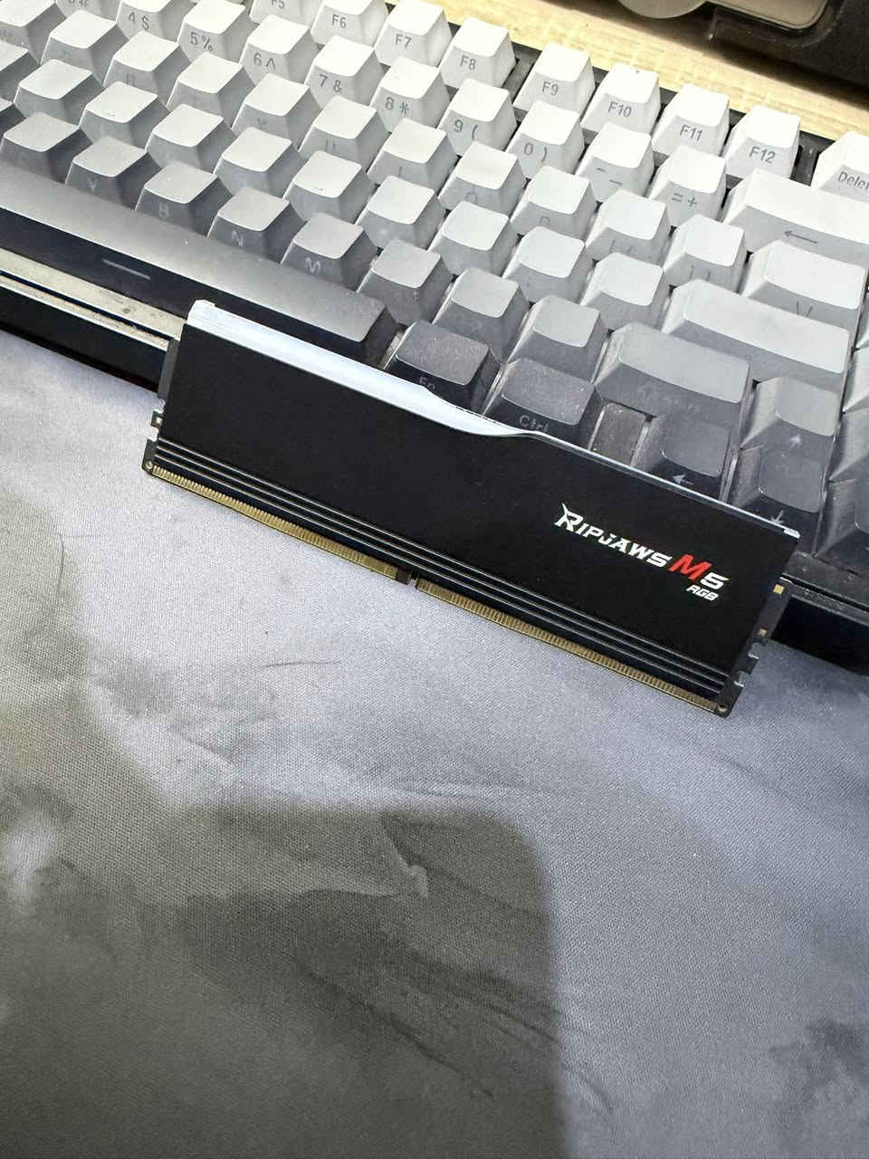 شباب عدي هاي القطعتين للبيع.
Ram 16gb ddr5 6000mhz ripjaws m5 rgb

Nvme m.2 lexar nm620. 

ماعرف اسعارهن حاليا فه الي يريدهن يطين سعر بيهن 

مكاني بغداد حي الجهاد 
رقمي ***********
