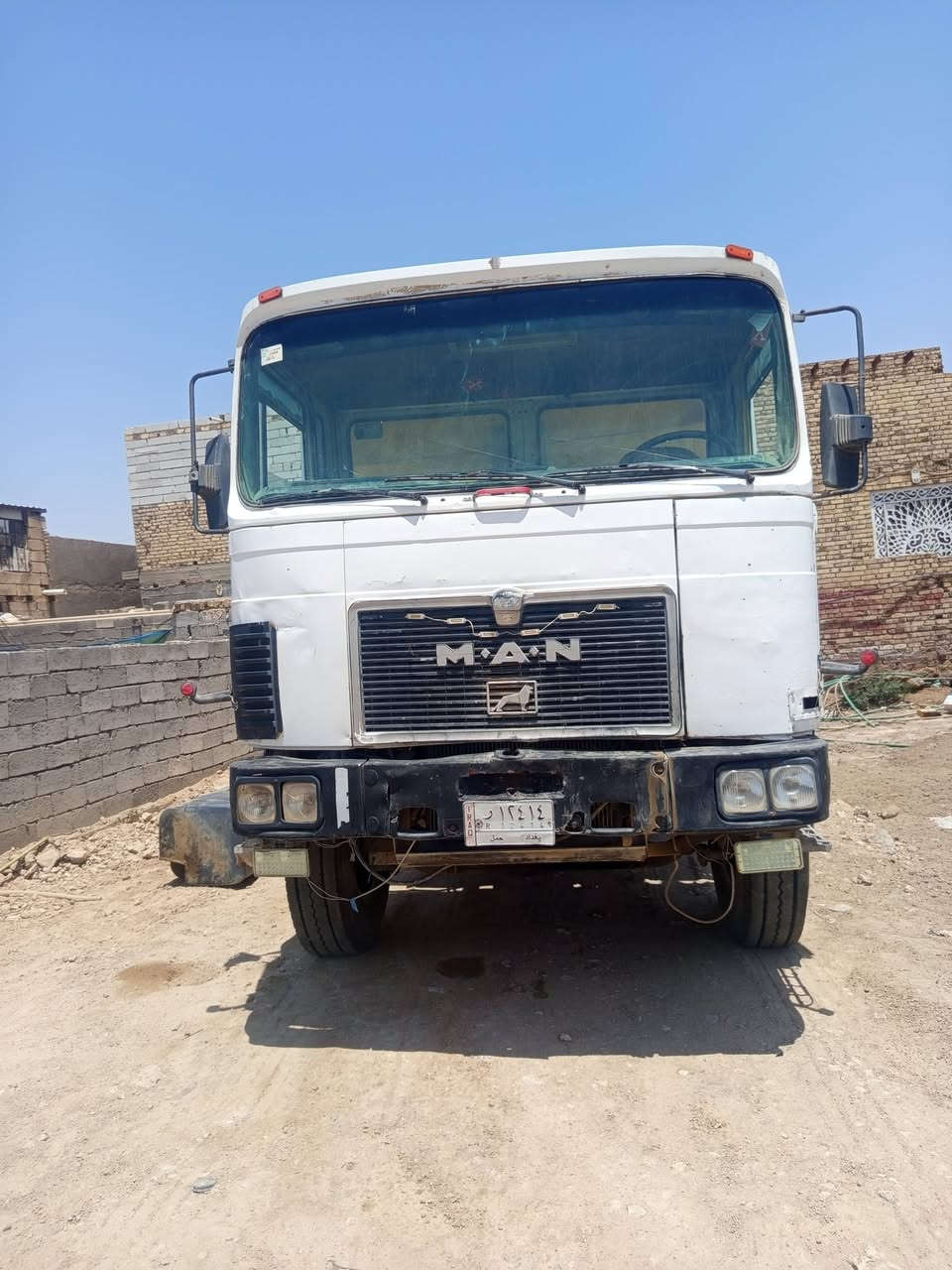 السلام عليكم مان صقر 91 مكينة البي v8 عادي مو سوبر حجم 28 شد جديد لاتنقيص ولاتبخير  كير 4/4 طايف ملغي مجموعه نص جي اف بولبرن زغير شاصي مبطن عل طولة بلادية طويلة بسمي سنويتها لل31 رقمها بغداد مكانها ديوانية  سيارة جاهزة سعر 150 وبيها مجال قليل ***********
