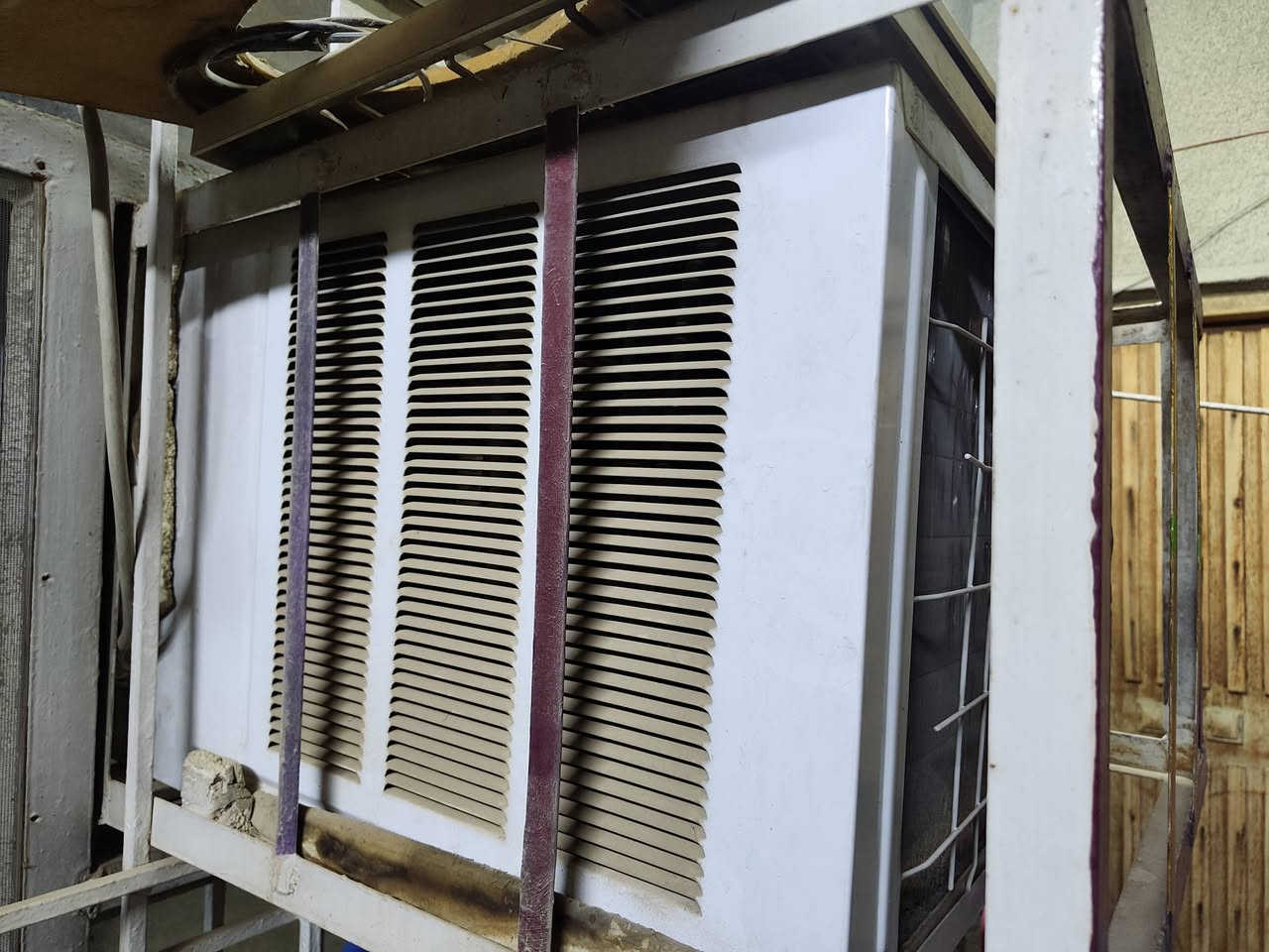 مكيف ميديا للبيع 
تدفئه تبريد 
على الفحص
السعر 250
العنوان بغداد الأمين الثانيه
***********
