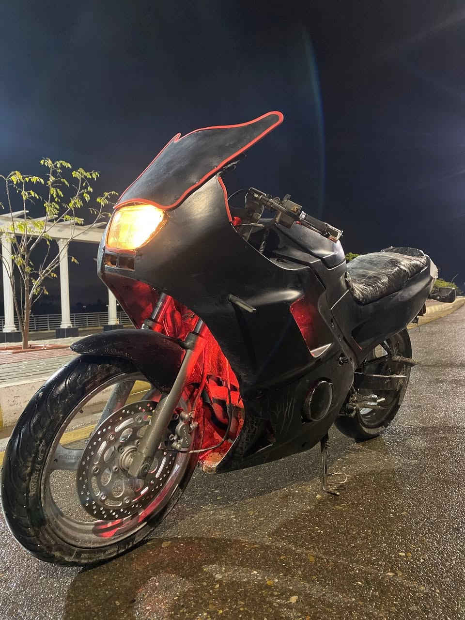 سلام عليكم دراجه بطح ام جنطه شغاله كامله نقصه بس شوته وراق كامله مكاني عامريه الصمود سعره 750. وبيه مجال هاذ رقمي ***********
