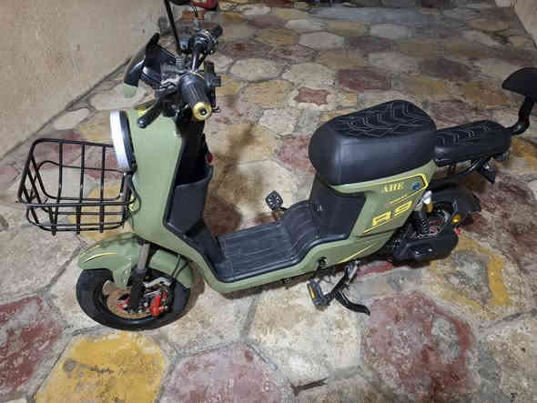 السلام عليكم.
موجود دراجة R9 جديدة مستعملة شهرين فقط 

 ما ماشية فقط 139 كيلو متر يعني بعدها زيرو  كما موضح 

بالصورة 

وياها غراضها كامله من الشركة 

السعر 575وبيها مجال للشراي 

مكاني النجف 

للتواصل 

واتساب 

***********

او مراسلة الصفحة
