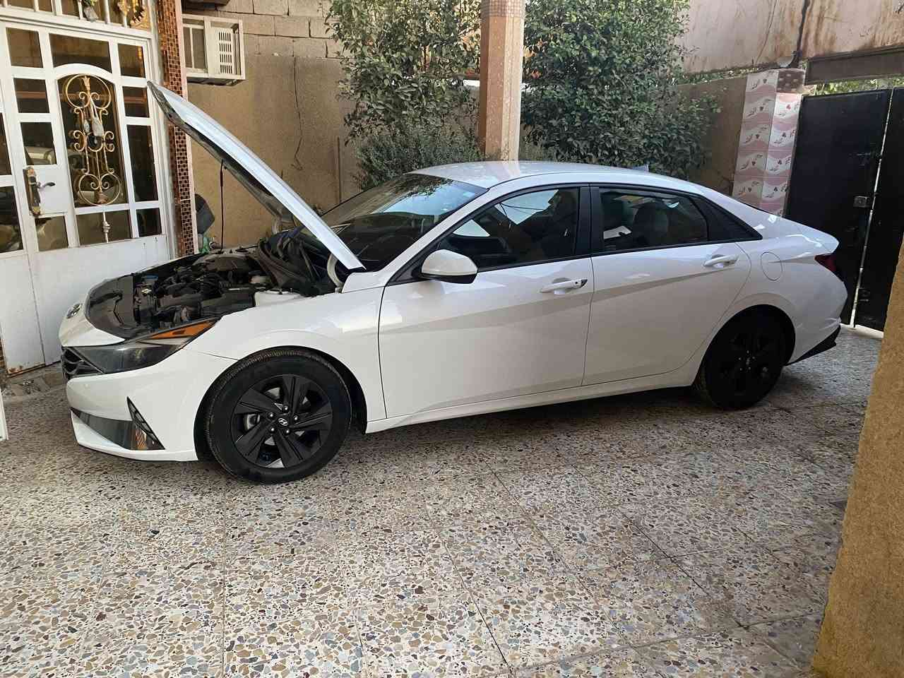 تحية طيبة 
النترا 2021 امريكي ماشية ٩٥ الف 
فول عدا الفتحة هذا حادثه  
ملاحضة . بيه مشكلة بسيطة ب الرون وينزل من سعرهة 
السعر ١٤٠ وبيه مجال


**إذا كنت صاحب هذا الإعلان وتريد حذفه لأي سبب، رجاءا أرسل رسالة إلى الدعم الفني**