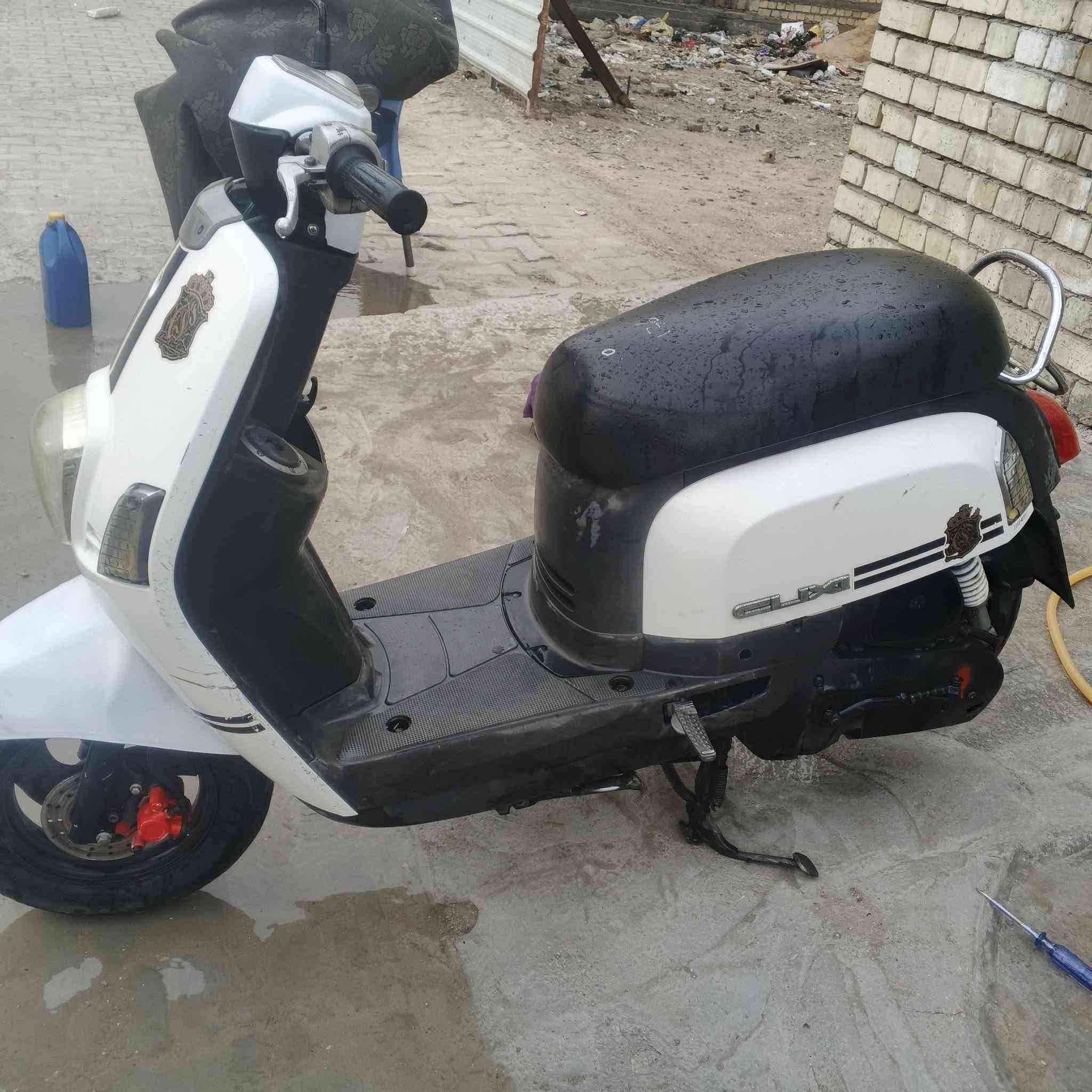 السلم عليكم دراجه بوليس صاله شهر نازله رنبه برغي ما مفتوح بيه الدراجه كفاله عامه الموقع المحموديه وسعر خاص ***********
