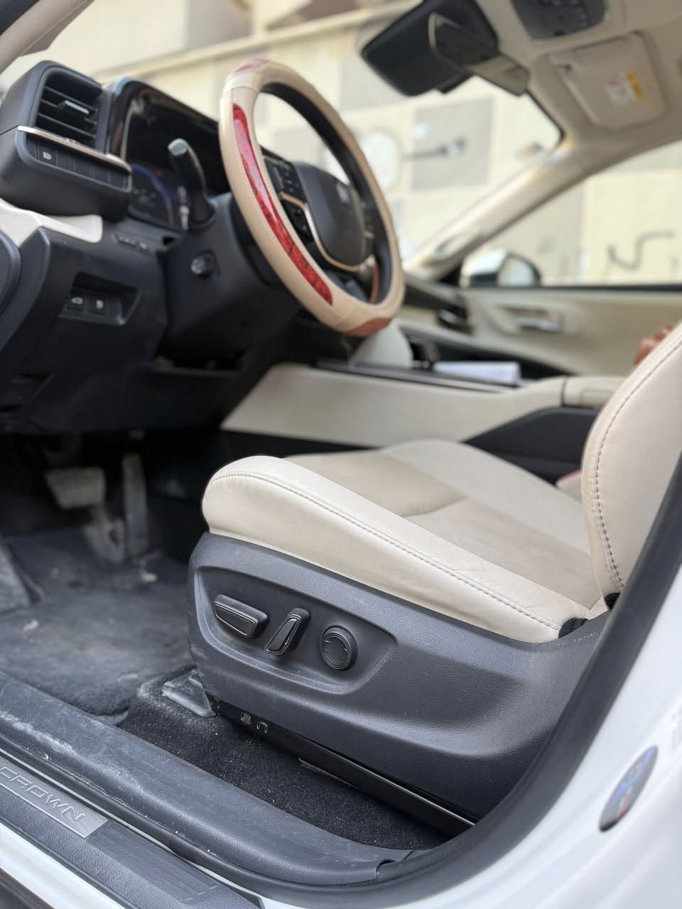 كراون هايبرد2023  خليجي كفالة عامة فول مواصفات ماجستا
خمس كامرات 

فتحة سقف

محرك 2500

ماشية 30 الف

شحن لاسلكي 

بصمات دخول وخروج

رادات امامية وخلفية 

السيارة كفالة عامة ورخيصة مال بيت

330ورقة بيها مجال حك الجية 

مكان السيارة بغداد الكريعات

***********
