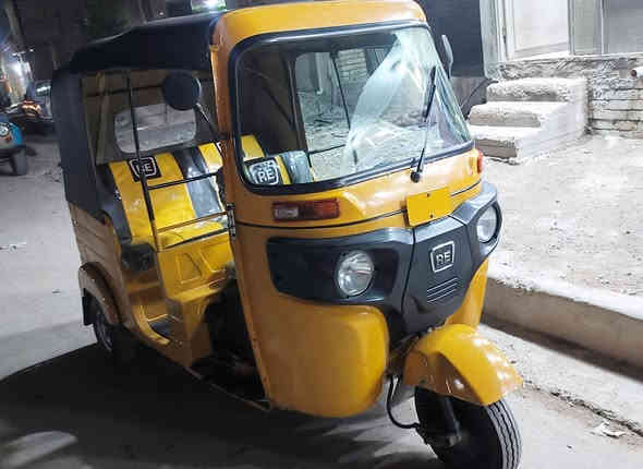 تكتك للبيع موديل 2020 شهر 6
مجفته
معمره كاعيات ولغد ايسر والجوانب+تكحيل 
تخم تاير جديد+سبير 
جادر+دوشمه كله جديد
بأسمي+مرقمه سنويه لوحات ممستلم
ب6400 وبيه مجال
المكان بغداد حي الكوفه
للاستفسار ***********
