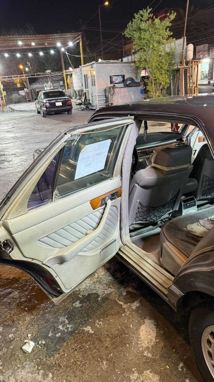 السلام عليكم
اللهم صل على محمد وآل محمد مارسيدس جامبو 300SE موديل 91 فول للبيع السياره جديدة انظف من الصور مصبوغة عام جمالية دواخل جدد كهربائيات شغالة شاشة + كامرة خلفية تبريد شغال كير ومكينة بلاد منظومة بانزين جديدة بدون اي خياس صدر امامي خلفي نظيف بأسمي سنوية هزة جديدة غرامات مصفرة رقم دولي جديد 
 مكاني بغداد السعر90بيع أو مراوس حسب القناعه
الاستفسار ‭***********
