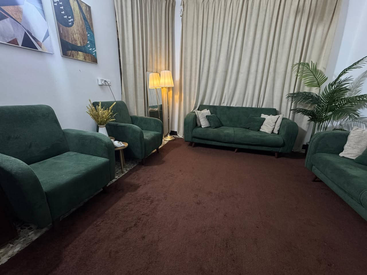 تخم (8)مقاعد جديد استخدام شهرين فقط بغداد ابو غريب للاستفسار وتساب ***********
