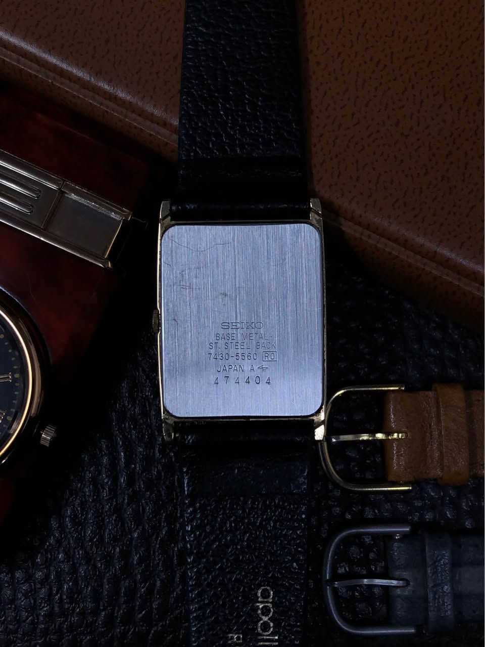 الماركة : SEIKO - Tank
الماكنة : كوارتز - ياباني 🇯🇵
المميزات : قطعة تانك الأبعاد 25*35 ، حزام مستبدل ￼apollo ، حجرين داخل الماكنة 
السعر : ( 60 ) الف فقط 

للحجز على الخاص 📥 البصرة, العراق


**إذا كنت صاحب هذا الإعلان وتريد حذفه لأي سبب، رجاءا أرسل رسالة إلى الدعم الفني**