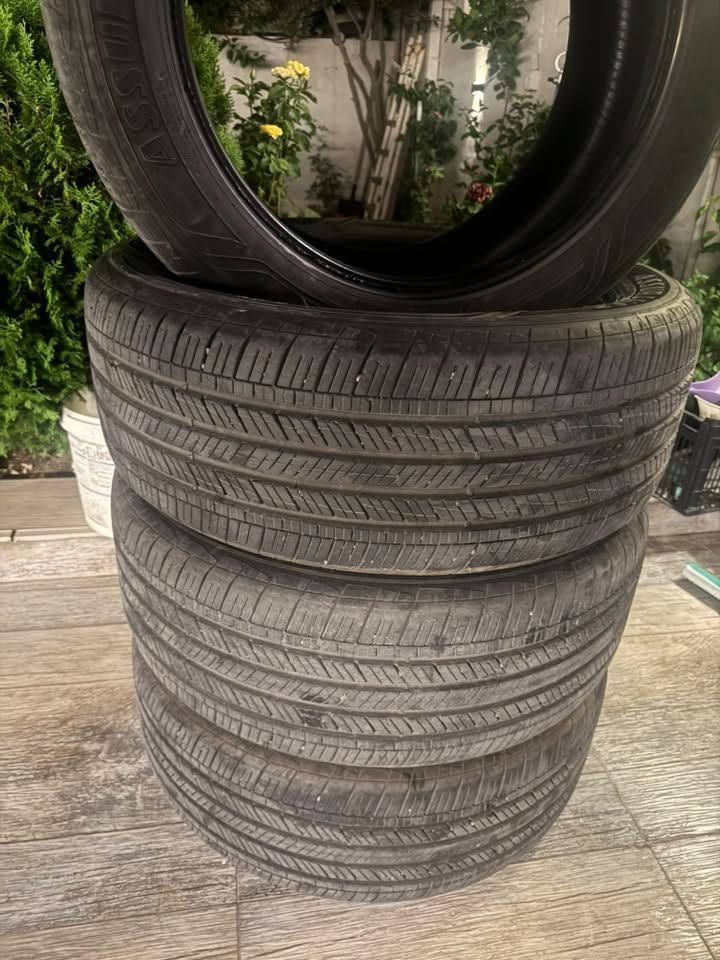 السلام عليكم
تخم تايرات للبيع قياس 255/50/20 نظيف ومكفول/ گوديير امريكي

***********

Goodyear امريكي انتاج 

2023
