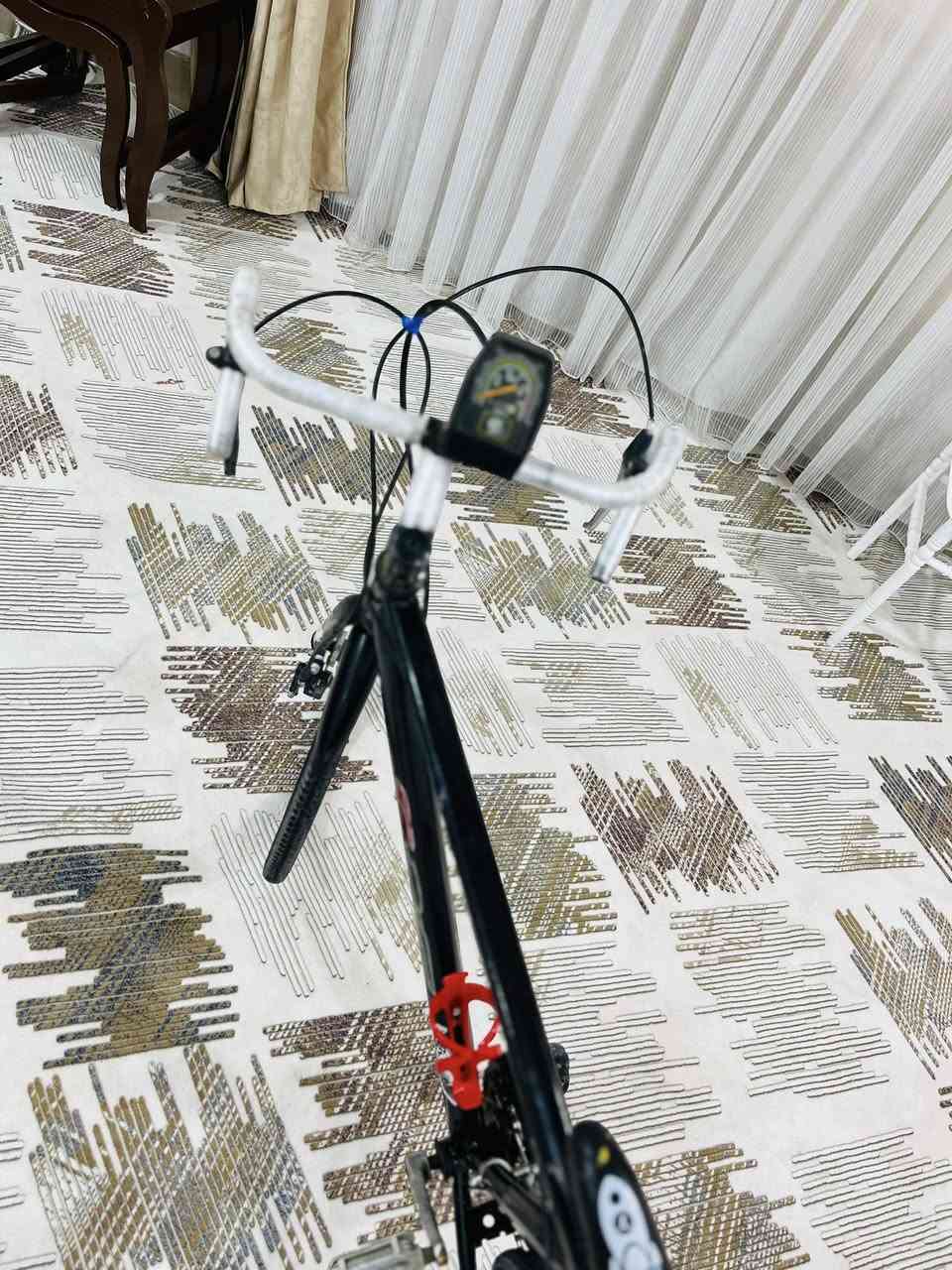 ئەم پاسکیلەبوفروشتن زورپاکوجوانە هەموگیانی بیلادی دوتای لوکی بوبستراوە تەنهاگیرەکەی ئیش ناکات 
سعری 50هزار معاملە 
عنوان کرکوک پنجاعلی 
***********
