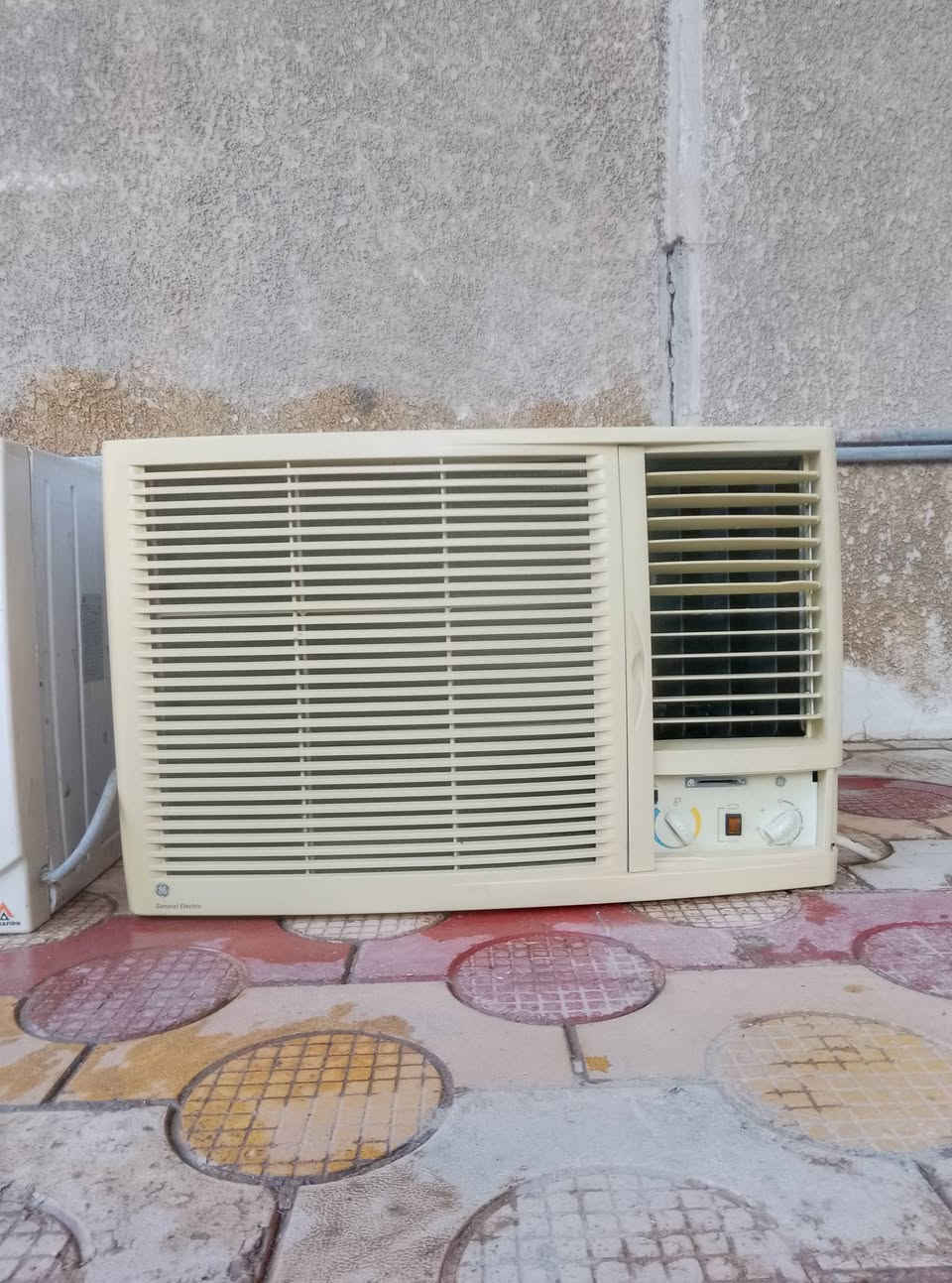 سلام عليكم للبيع مكيفات الحافض راوتري قرصه شركه بلادي شرط تبريد وضمان وثاني كولاين كمبريسر  شرط قرصه بلادي شرط تبريد وضمان مكاني بغداد مدينه الصدر الاورفلي رقم ***********
