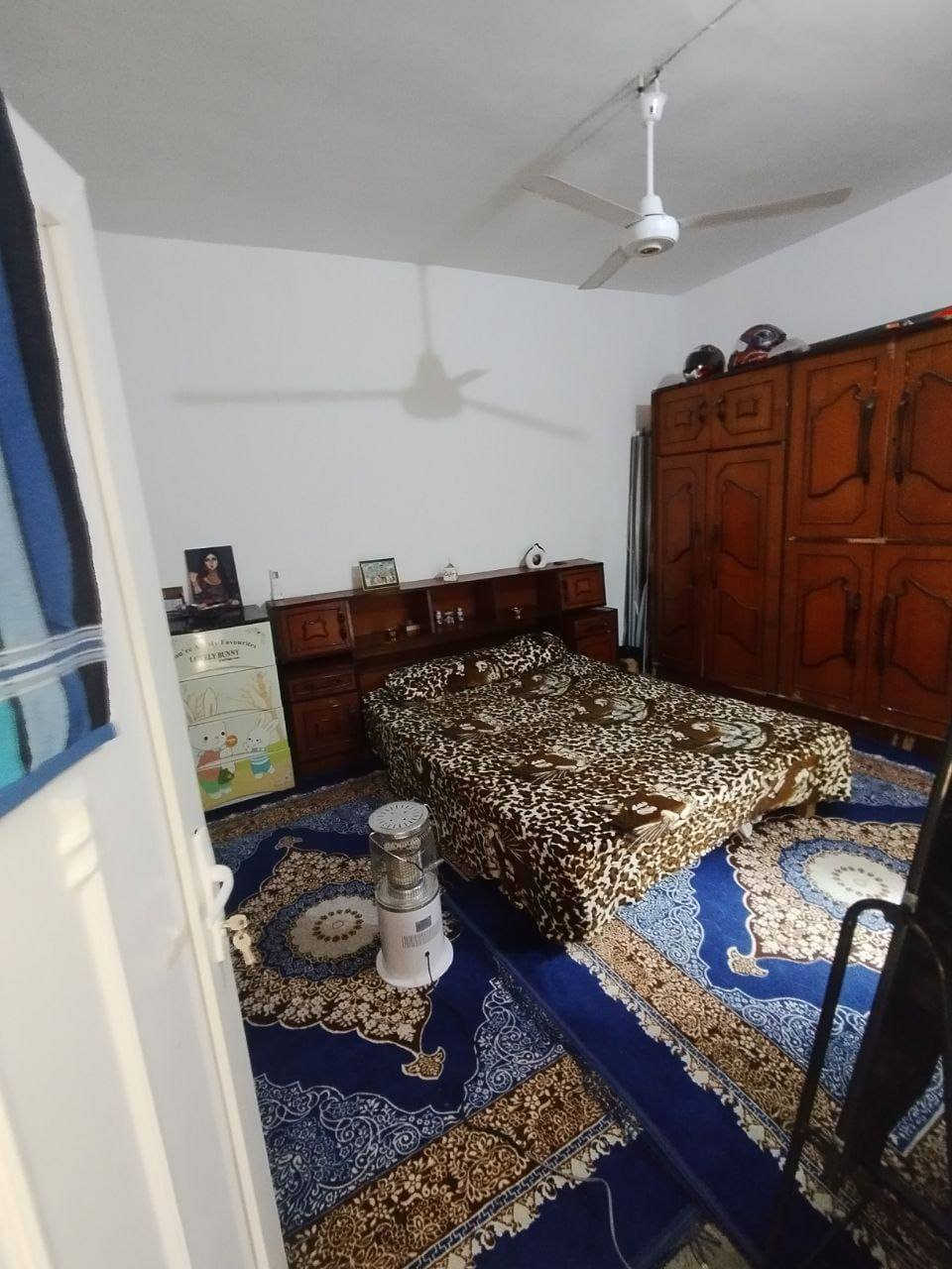 مشتمل البيع حي جبيريه الثانيه خلف ناجي أبو الشربت المساحه ١٢٥م طابق واحد غرفة وصاله ومطبخ ستقبال كراج صحيات البيت نضيف وعالي من الشارع سند اصولي بسم ابو العقار السعر٦٠مليون بسعر القطعه الواجهة ٦وربع النزال ٢٠م شارع ١٠م للستفسار ***********
