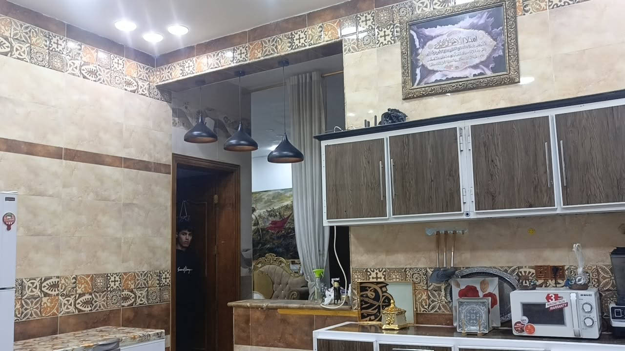 دار سكن طابو زراعي للبيع مساحه 200متر غرفتين نوم وهول ومطبخ وستقبال صحيات داخلية  بيت ركن على شارع رئيسي مرقم من قبل البلديه للاستفسار الاتصال على الرقم التالية ***********/***********
