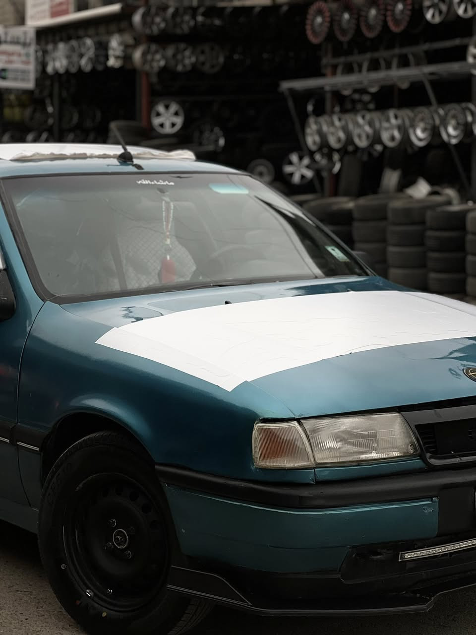 سلاوی خواتان لیبی
ئۆپل فیکترا مۆدیل ١٩٩٢
ماشاللە سەیارەکە بی موشکیلەیە  
ئەیبی ئەسە دوو چامی کارەباهیە پاوەرە 
سەنەوی لەگەلە وەلالەشی بە ناوی خۆمە 
ناو نیشانیش لە هەولیرە 
تیبینی 
چوار تایەی تازەیە تاخم پیشی کەمیکە گۆراوە یانی هەفتەیەکە 
نرخەکەشی ٢٧ وەرەقەو مەجالیکە کەمی هەیە *********** بۆزانیاری ئەوەش رەقەمەکەیە
