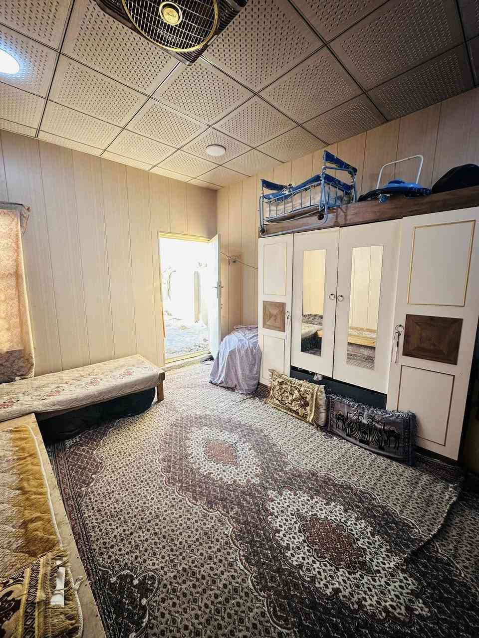 السلام عليكم  بيت طابو صرف بالحيره حي الحسين مساحته ١٢٥ شارع٢٠  مقابيل المنتره 
غرفتين خمسه في اربعه
صاله سته في اربعه
استقبال ٣ونص في ٧
مطبخ 
ملحقات صحيه٢
***********متوفر واتساب
