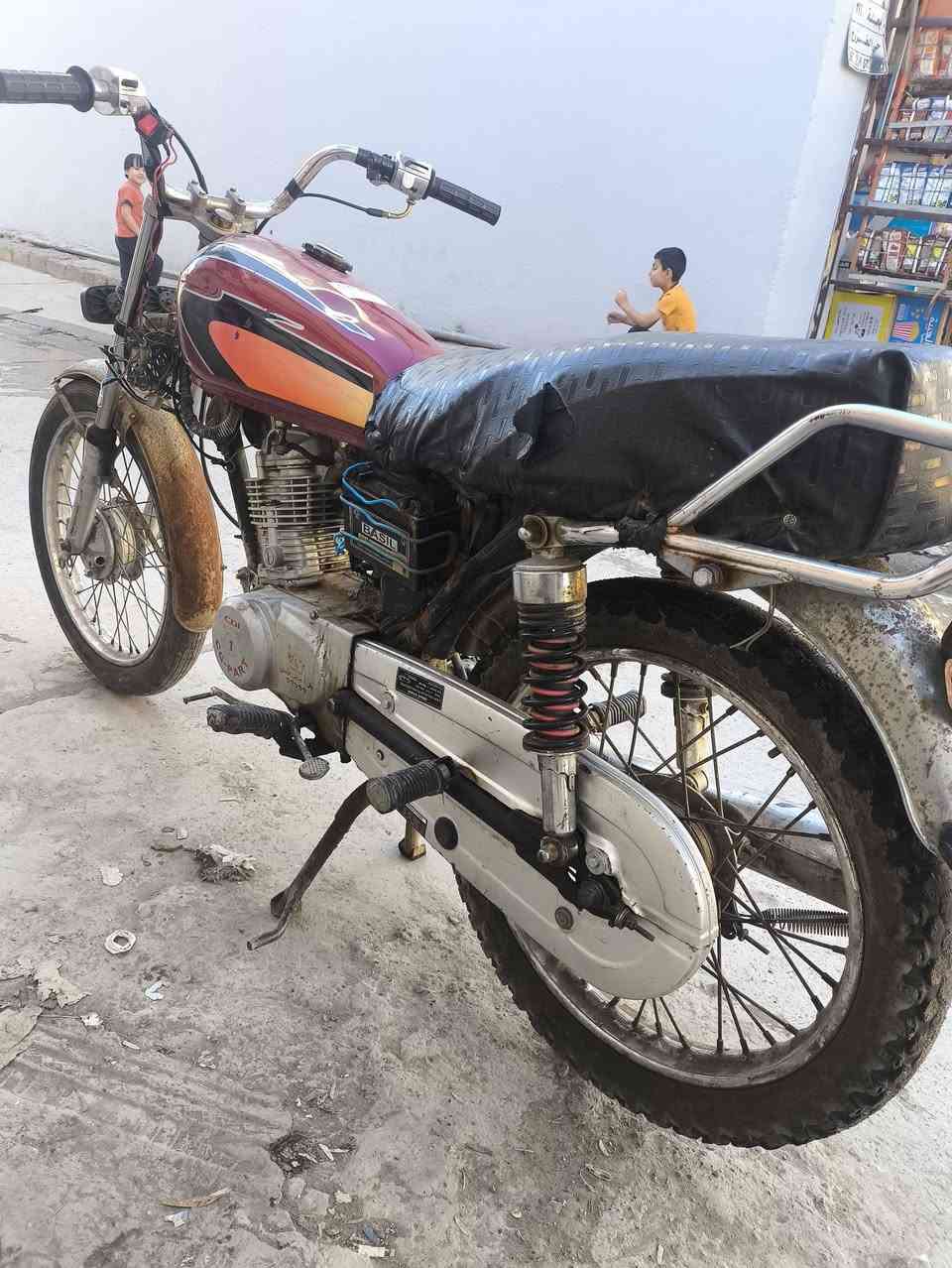السلام ماطور بارت 5 تسعات للبيع مكينه شرط ما مفتوحه السعر 250 والمو شراي لا يكسر بالماطور هذا الرقم ***********
