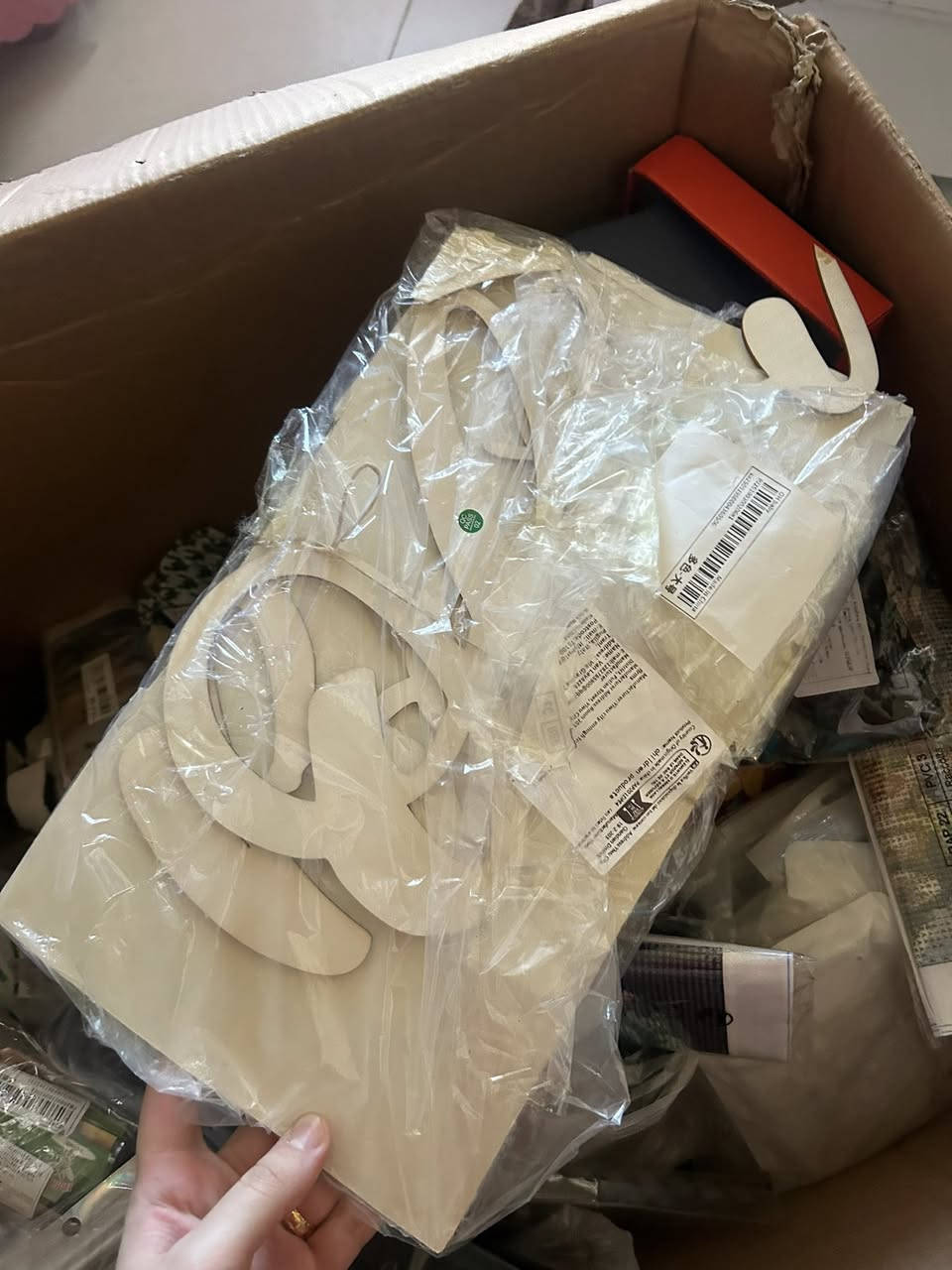 السلام عليكم شلعة ي شي ان اريدها  ب٢٥ وتوصيل ٥ 
رقم وعنوان بالخاص جوه سعرها أصلا 
اكثرها العاب وتلوين وبيها لوحات وكفرات وهواي شغلات شوفو الصور


**إذا كنت صاحب هذا الإعلان وتريد حذفه لأي سبب، رجاءا أرسل رسالة إلى الدعم الفني**