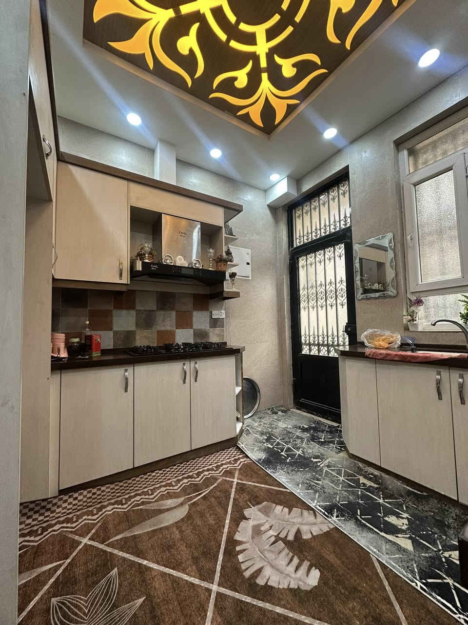 بيت للبيع كربلا الحولي مقابيل مستشفى الكفيل 100متر  طابقين 3غرف نظام السويتات  كل غرفه مع الصحيات البيت للبيع مع اثاثه 

‭٠٧٨٢ ٣٤١ ٦٢٨٥‬
