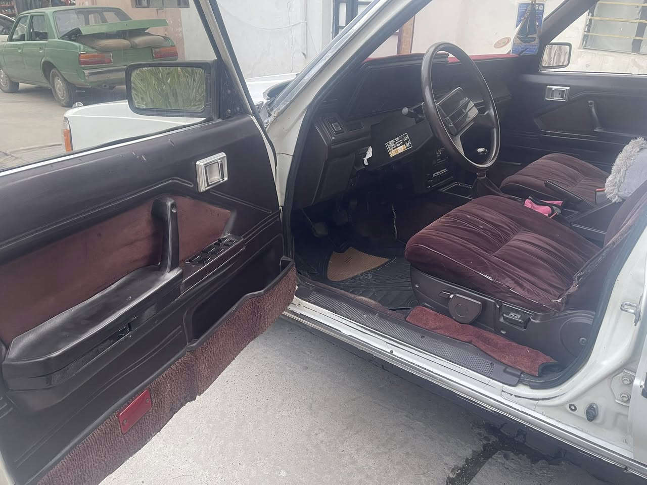 السلام عليكم. سيارة. سوبر للبيع. موديل ١٩٨٥ صبغ عام. جمالية  محرك كير. تبريت كهربائيات كلها شغالة. رقم نينوى دولي سعر. ٥٢ وبيها مجال. ***********
