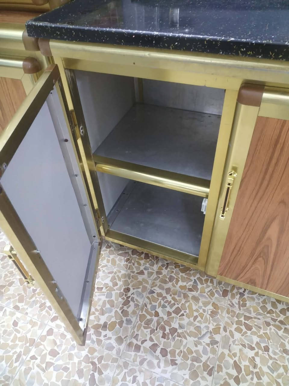 كاونتر. كبير  ذهبي حيل حيل نظيف نظافه 95 بل 100 الأرضي  والملحق3 امتار ونص السنك متر ونص سعر 600 عنوان موصل كراج شمال الشراي يتفضل خاص


**إذا كنت صاحب هذا الإعلان وتريد حذفه لأي سبب، رجاءا أرسل رسالة إلى الدعم الفني**