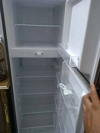 ثلاجة • للبيع
