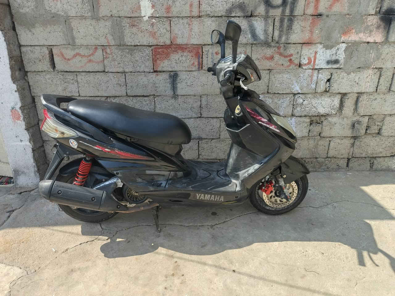 دراجة سكنس  فحل كابريتر دراجه ما مفتوحه مكينه حلوه شلعه ومعدل كفرات اصليه كله مختم العنوان بغداد لحريه السعر ٧٥٠، ***********
