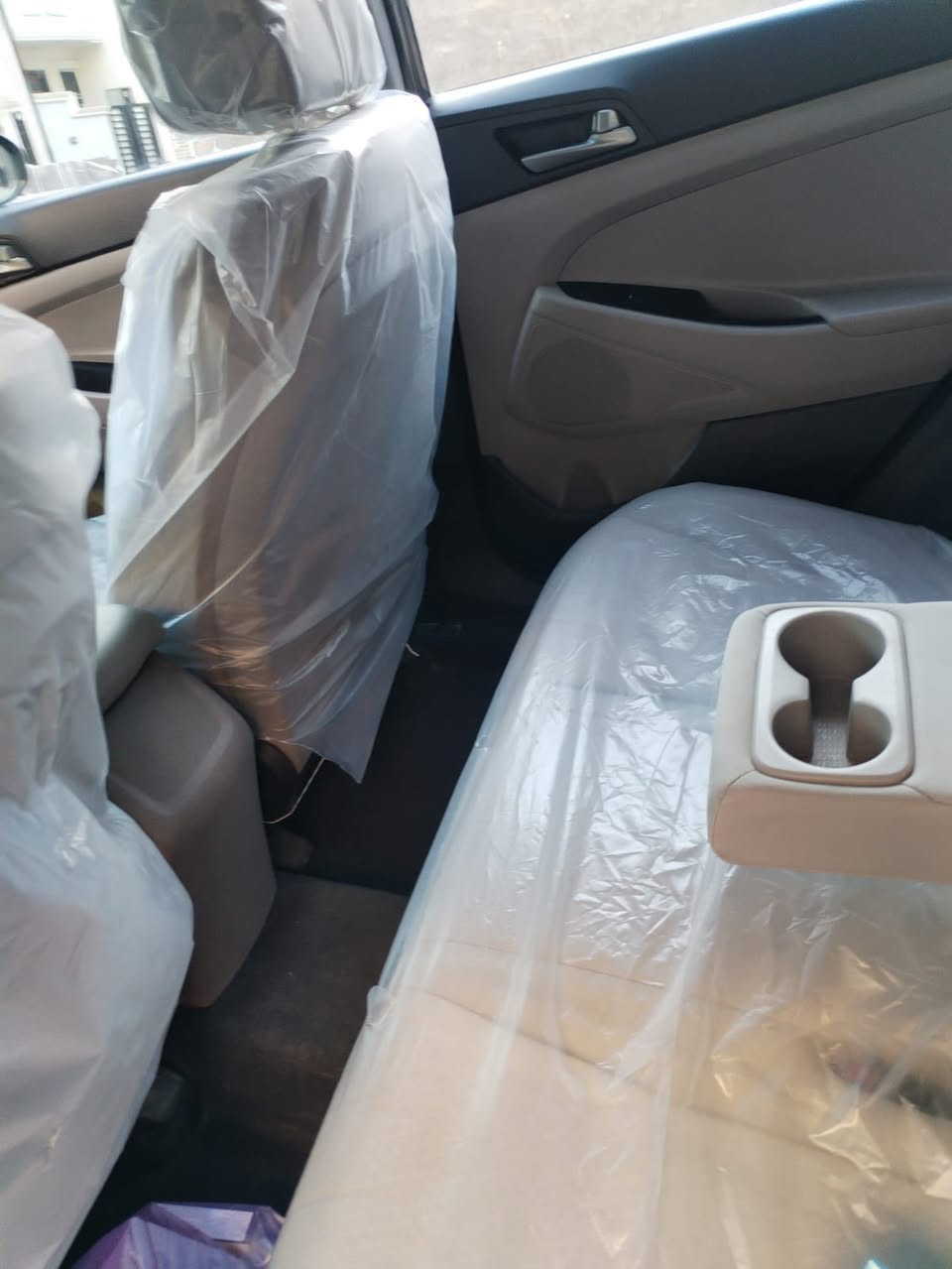 السلام عليكم 
توكسان 2018 رقم بغداد الدولي سنويه جديده تحويل مباشر
صبغ فقط الحادث جاملغ امامي وخلفي (((((بدون ايرباك)))))
محرك 2400
نص مواصفات 
محرك كير صدر تبريد كله كفاله
ماشيه 70 ميل حقيقي
السعر 149 $
مكان السياره بغداد الدوره
***********
