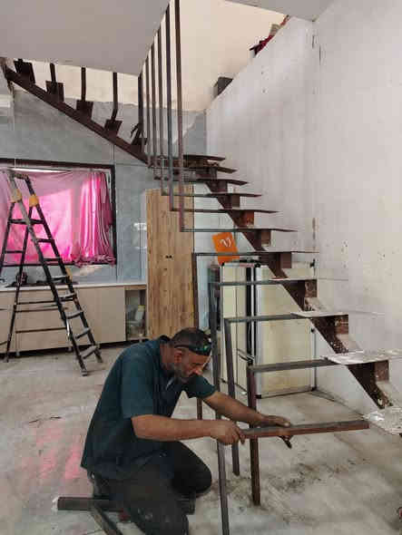 ابو احمد حداد متنقل في بغداد كافه أعمال الحداده ***********
