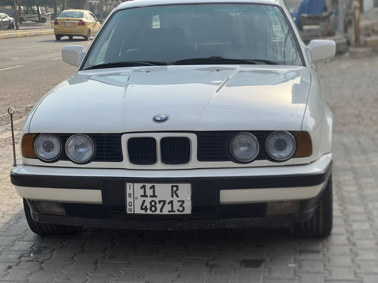 BMW للبيع حجم 525 اصل مسكر فانوس رقم بغداد بأسمي بيها بابين صبغ فقط بالباب السايق والخلفي مكفوله من الحادث القوي شواصي مكفوله كهربائيات كلها شغاله ضفيرتها بلاديه ما ملعوب بيها السياره كلش حلوه مال جناي محرك مكفول مكانها كربلاء المقدسة قرب مستشفى الكفيل *********** سعرها 60 وبيها مجال قليل
