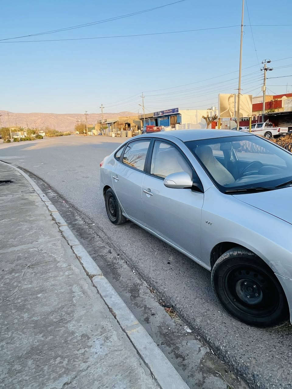 سه‌ره‌تا به‌ناوی خوای گه‌وره‌

هۆندا ئاڤانتی

سعری 48 گه‌لاو یه‌ك تۆز مه‌جال

براوه‌ براوه‌

مۆدیل 2010

قه‌پات مواسه‌ڤات بێ سلایت

مه‌كینه‌ 16 ده‌كشن به‌رز

كوشن جلد كیج وه‌نه‌وشه‌ به‌گ لایت لیزه‌ری ئیكۆ هه‌ر مواسه‌ڤاتیك له‌ ئانتی هه‌بئ تایه‌تی جگه‌ له‌ سلاید ئاوینه‌ ئیشاره‌ت و كاره‌بایی جوار تایه‌یی لۆك لۆكی له‌ ژیره‌ هه‌ڤته‌كه‌ بۆی به‌ستراوه‌ سه‌یاره‌كه‌ وه‌ك شوشه‌یه‌ پیویست به‌ وه‌سڤ ناكات یه‌ك دینار مه‌سروڤی نیه‌ سه‌قڤی. بۆیاخی نیه‌ زۆر ریك و جوانه‌ پشت و پیشی كه‌پسه‌ ده‌عم و لیدراویی نیه‌ به‌شه‌رت سه‌یاره‌كه‌ زۆر ریك و جوانه‌ به‌خزمه‌ت بوه‌ مالی دۆسته‌ یه‌ك عه‌یبی هه‌یه‌ له‌ سایه‌قیكی كه‌مه‌

شوین ناحیه‌یی ئاشتی كۆیه‌

***********

ڤایبه‌رو وه‌تس ئاپی له‌سه‌ره
