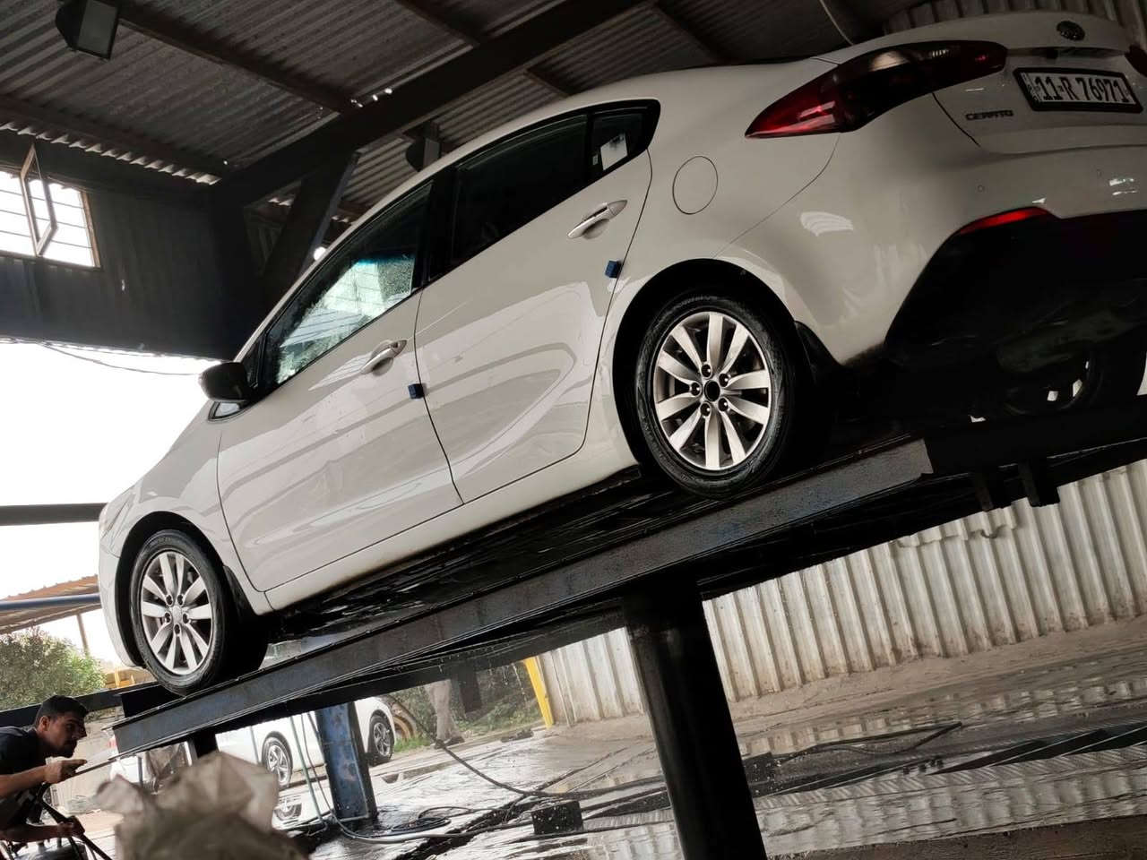 السلام عليكم 
كيا سيراتو 2014 مكينة 2000 وناعمه كلش گير ومكينه كفاله لا تنقيص لا تبخير ولا مفتحات ، السيارة فتحه تحكم استيرن جهتين شاشة كروز سرعه... الخ، استخدام شخصي ماشية 168 هزه جديدة وارقام انكليزي ، سعرها 130 وبيها مجال بسيط وهذا سونارها مكانها الناصرية باسمي
***********
