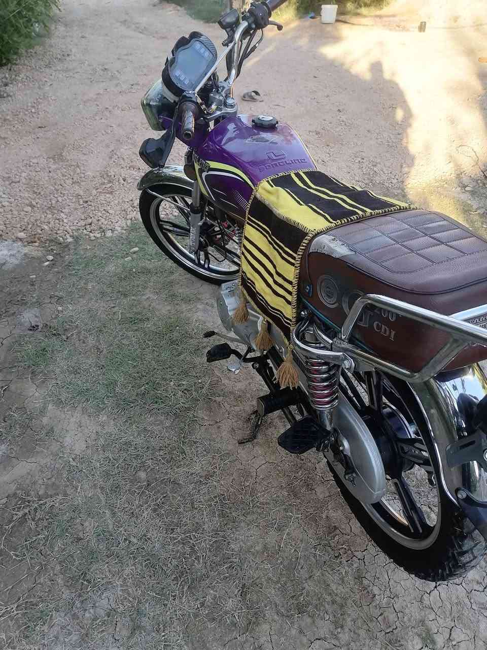 سلام عليكم شباب دراجه سيفان موديل ٢٠٢٤ أوراق كامله بعده وكاله ما نقصه برغي مكان الدراجه بابل المحاويل *********** السعر ٦٠٠ وبيه مجال بصيط *********** كفاله مكينه ٢٠٠
