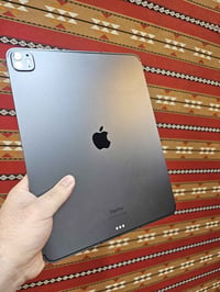 Ipad pro 13 inch (M4) ذاكره ٢٥٦ بطارية ٩١ يدعم الشريحه الالكترونيه ببج...