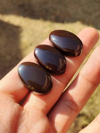 تحف من العقيق اليماني شفه العبد الانسي سعر القطعه 300$  حجم القطعه 3 س...