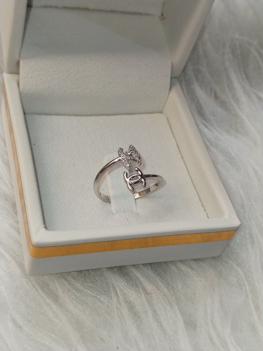 محابس فضه لبيع يوجد توصيل


**إذا كنت صاحب هذا الإعلان وتريد حذفه لأي سبب، رجاءا أرسل رسالة إلى الدعم الفني**