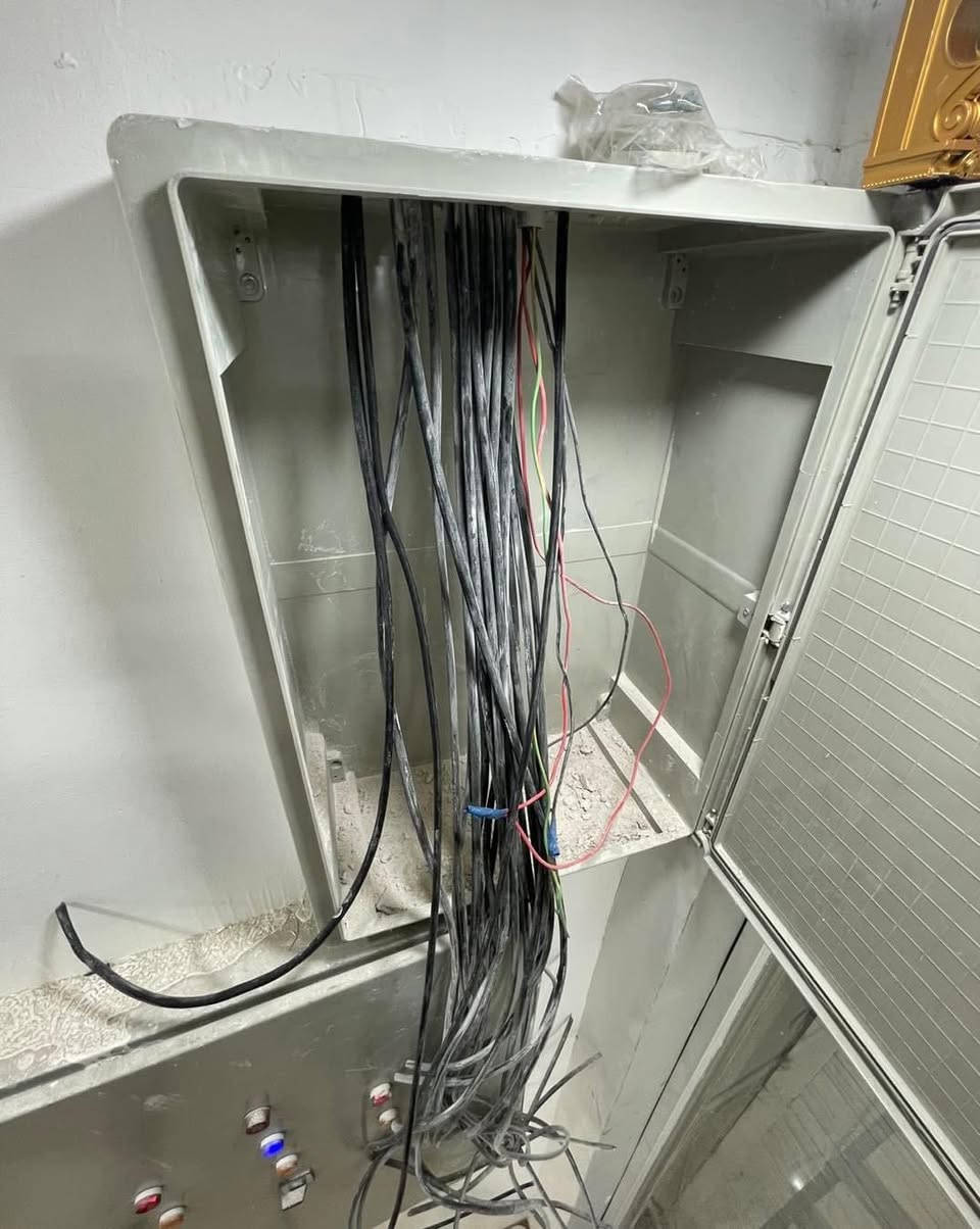 هل تريد حماية منزلك أو محلك التجاري؟
نقدم لكم أفضل أنظمة كاميرات المراقبة بجودة عالية وصورة واضحة ليلًا ونهارًا.

✅ كاميرات HD و 4K
✅ مشاهدة مباشرة من الموبايل
✅ تسجيل 24 ساعة
✅ تركيب سريع واحترافي
✅ أسعار مناسبة للجميع

🔧 تركيب وصيانة جميع أنواع كاميرات المراقبة.

للاستفسار أو الحجز تواصل معنا على الخاص أو واتساب.

***********☎️☎️📞
احمِ بيتك ومحلك… الأمان يبدأ بكاميرا.
— في ‏واسط الصويرة والمشاريع جميع انحاء العراق
