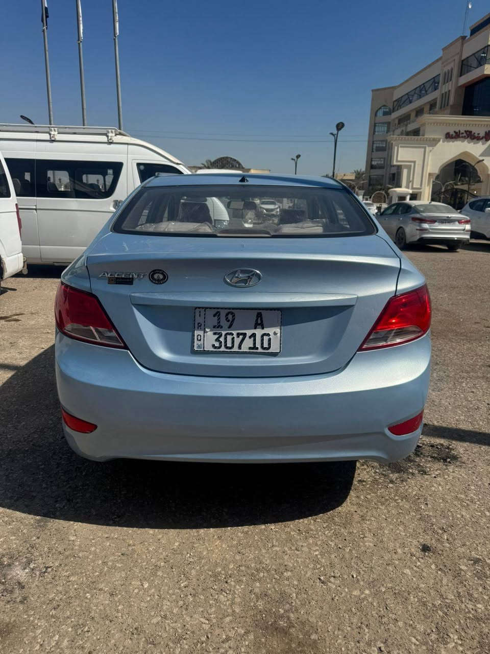 اكسنت خليجي 2015 لون سمائي مكينة 1400 بيها حادث جاملغ خلفي جهة سايق ومبدل وبيها باب مفتوح وباب مبدل سيارة عليها ادامة كاملة قبل يومين متصرف عليها رقم كربلاء بسمي تحويل مباشر عنوان السيارة بغداد البياع سعرها 85 وبيها مجال بسيط غرفتها بعدها وكالة *********** واتساب فقط تجي تفحص هلموجود وتقتنع وشايف خيرها
