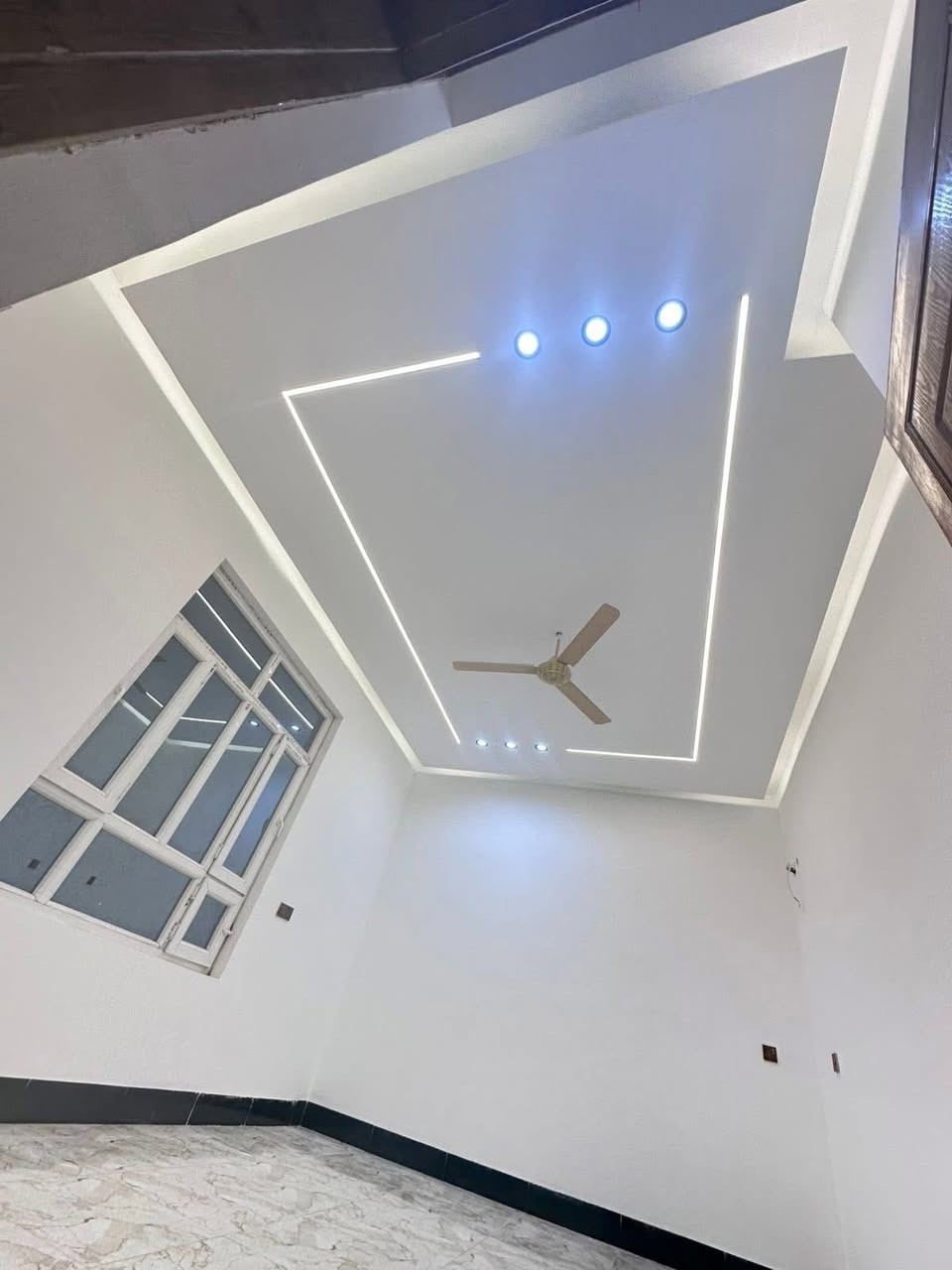 تنفيذ كافة الديكورات بكافة التصاميم الحديثةوبـ اسعار لا تنافس  💵 لسنا الوحيدون ولكننا الافضل ✌
#ديكورات_مكتبيه -   - #محلات_تجاريه - #صالات _الاستقبال  #ديكورات #جبس_بورد#- #ديكور_داخلي  وكافة انواع 
او الاستفسار يرجى مراسلتنا 
ع الواتساب ***********
هـ ***********
