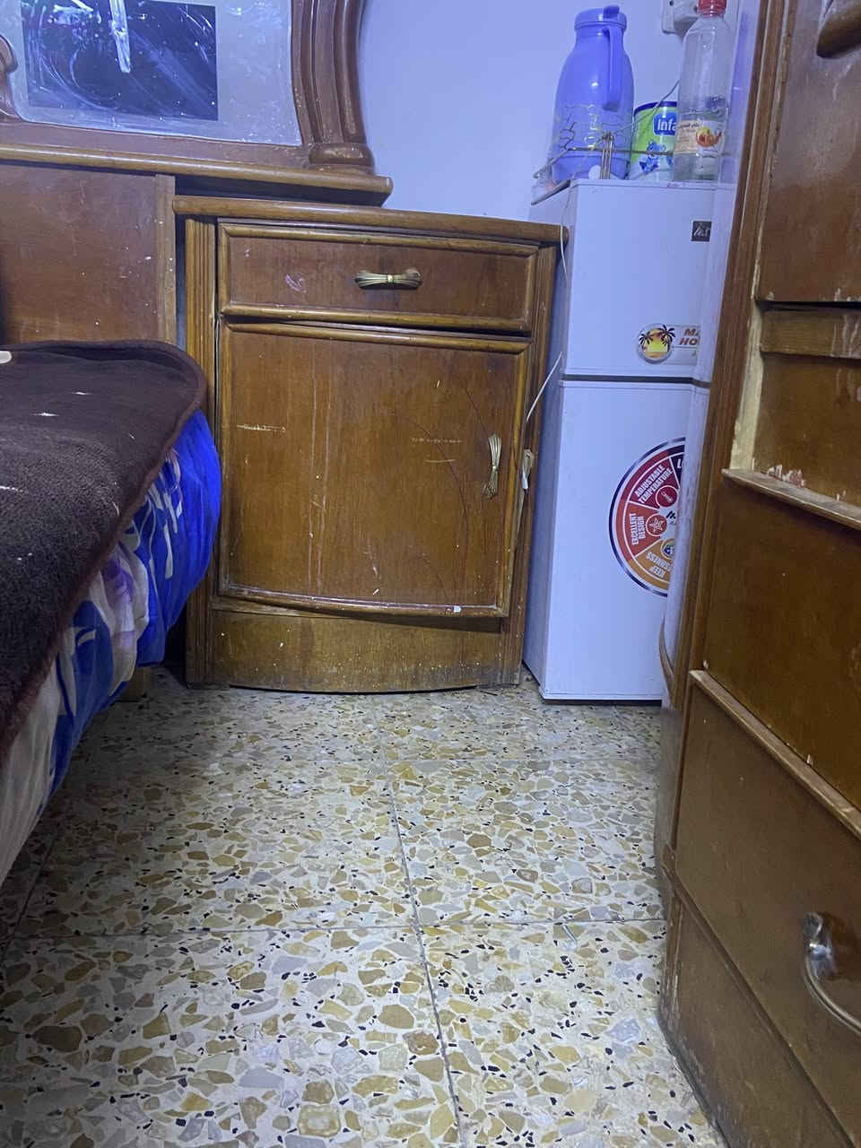 ‏غرفة للبيع مستعملة
‏العنوان الدورة بغداد  
‏رقم الهاتف 0782601759 ￼
‏سعرها 400￼
‏وبها مجال ￼￼


**إذا كنت صاحب هذا الإعلان وتريد حذفه لأي سبب، رجاءا أرسل رسالة إلى الدعم الفني**