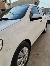 افيو 2011 • مؤسسه • بلا صبغ