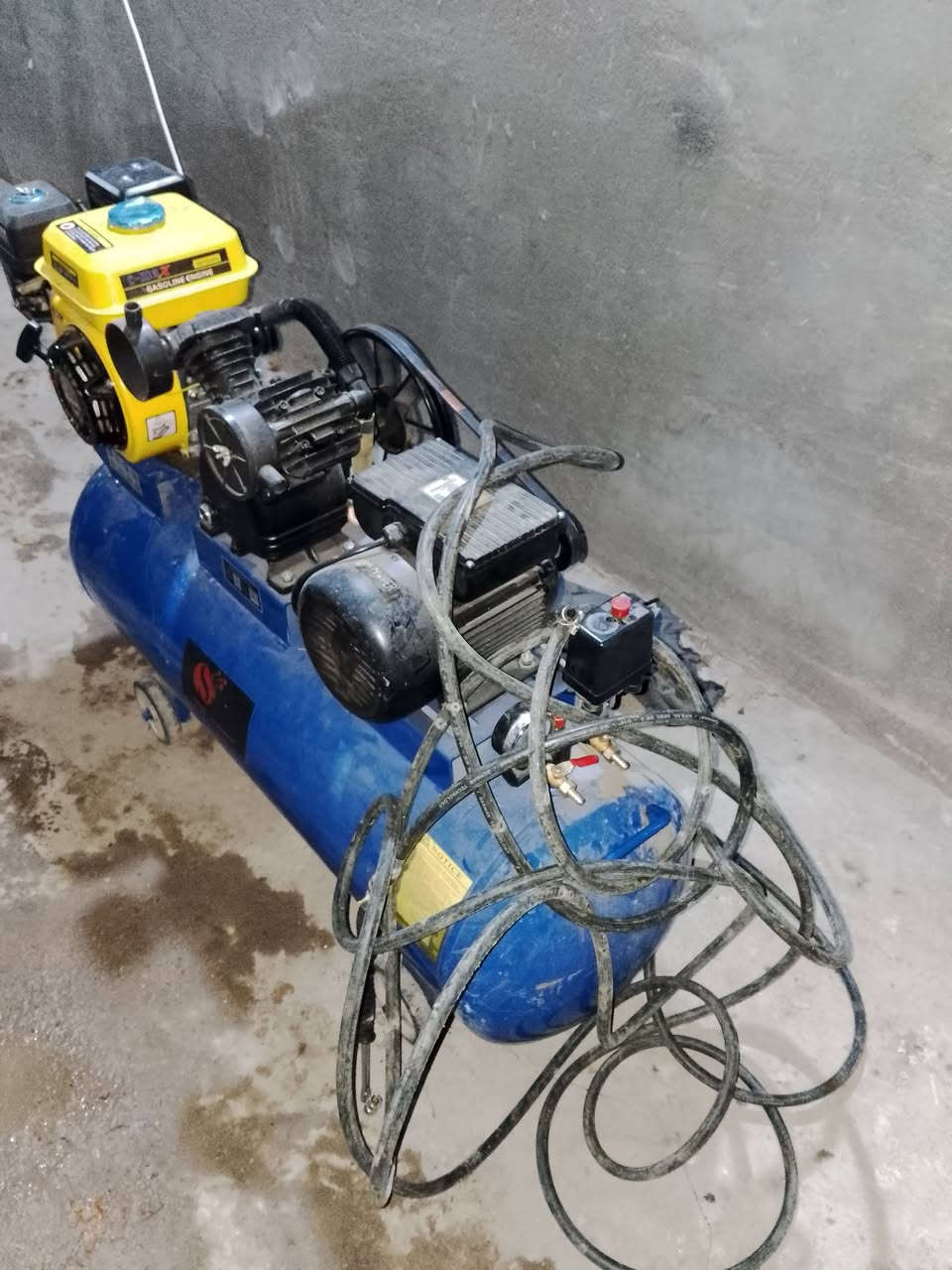 سلام عليكم كمبريسر هوه للبيع جديد مامستعمل ويه صونده كبس 20 متر  الاتصال ***********
