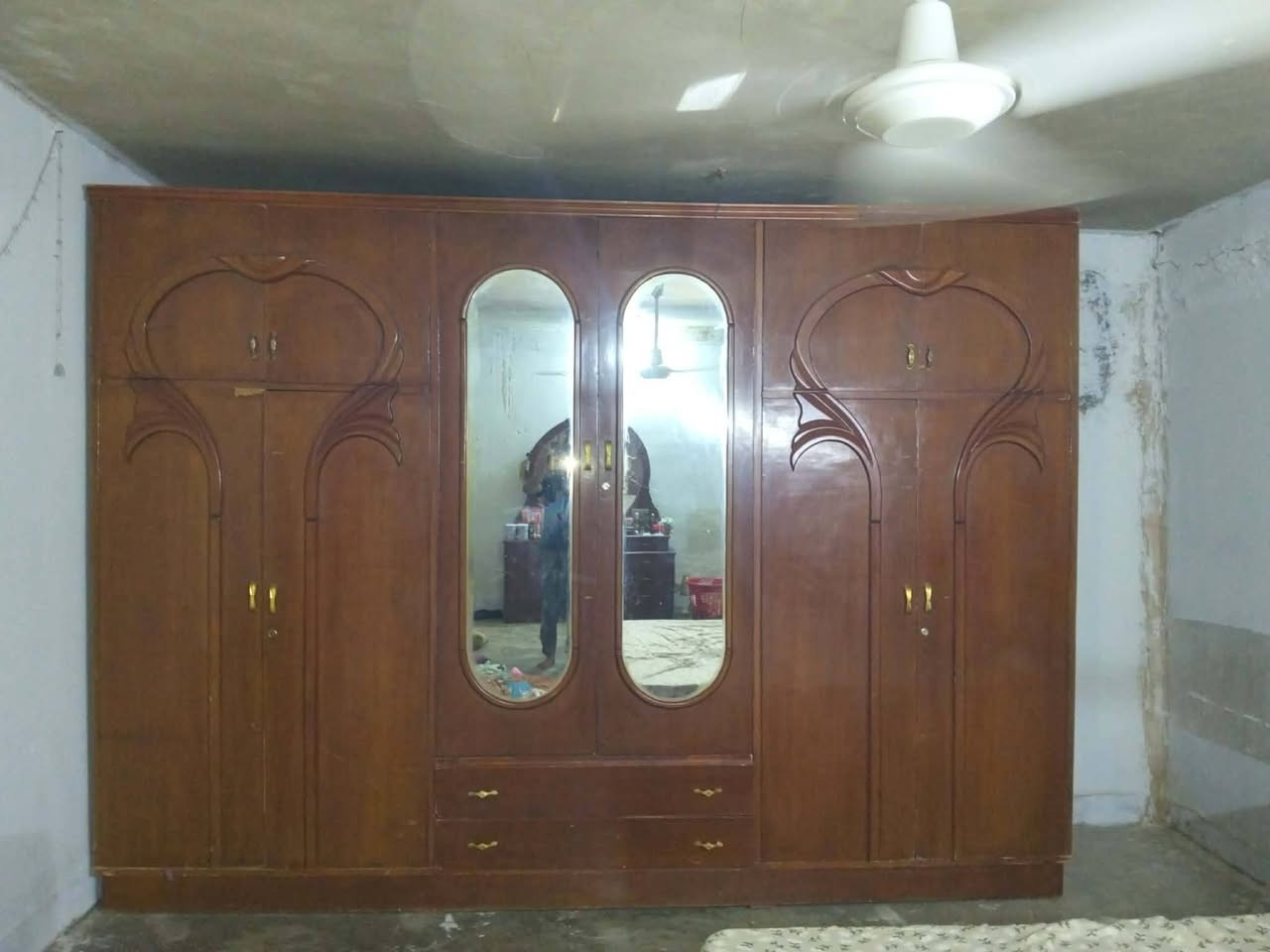 السلام عليكم من رخصت ابو الكروب عرفه للبيع خشب عراقي اصلي كمله وسعر 700. وبيه مجال لل تواصل اتصل على هذا الرقم ‏‪***********‬‏
