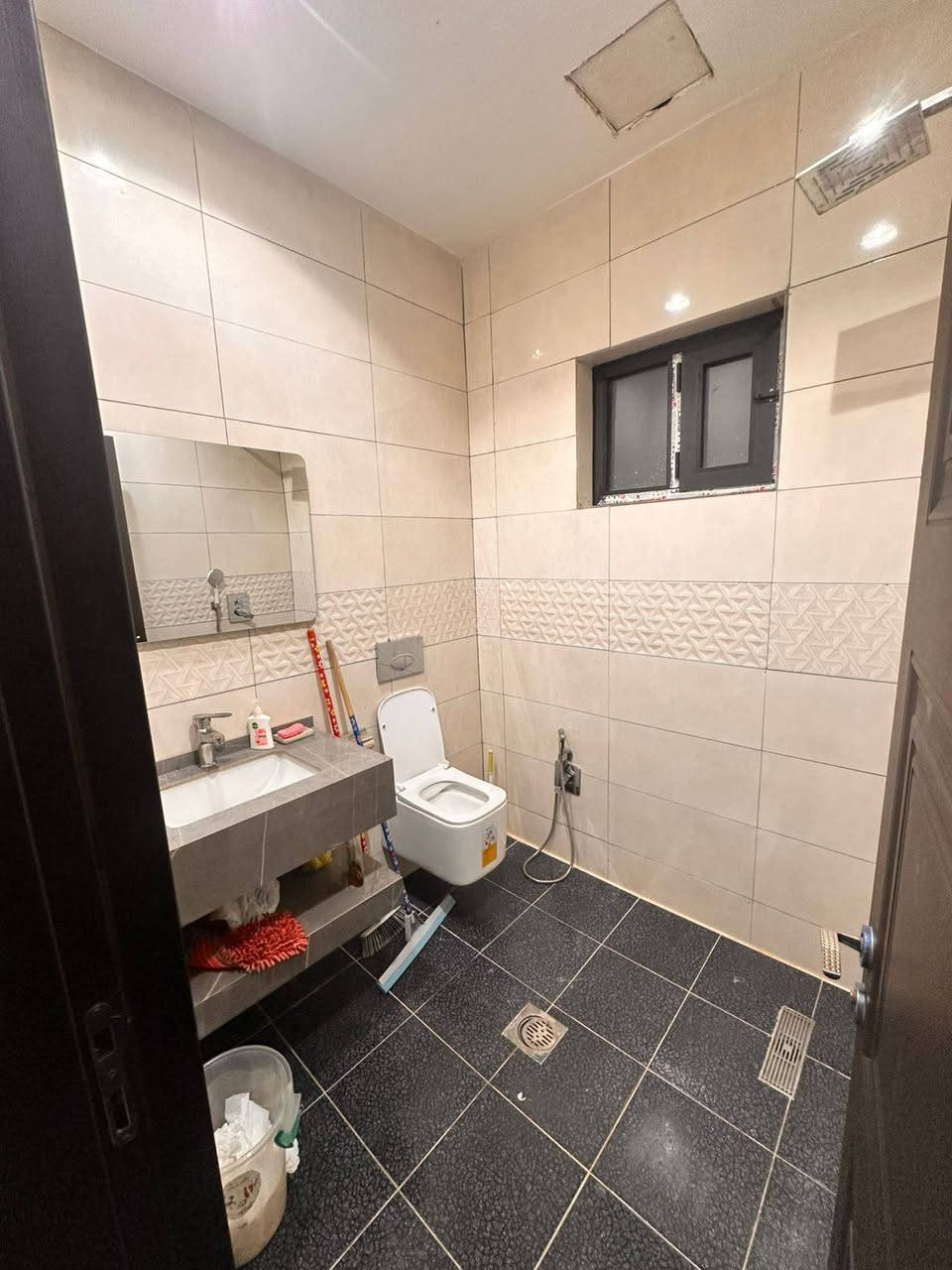 شقق مؤثثة ديلوكس في المنصور للايجار شهري اسبوعي ويوجد تصوير
في كافة مناطق المنصور ( داودي - متنبي - بيجية - دراغ ) 
***********
