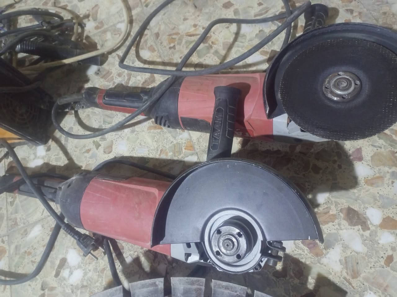 كلهن 600 الف ابيع شلعة وحدة
قاطعة صب 
كوسرات عدد 2 حجم كبير 
ماكينة لحام 160 امبير اصلية 
جك همر اسود عدد 2 . ستعمال شهر 
ام قصر


**إذا كنت صاحب هذا الإعلان وتريد حذفه لأي سبب، رجاءا أرسل رسالة إلى الدعم الفني**