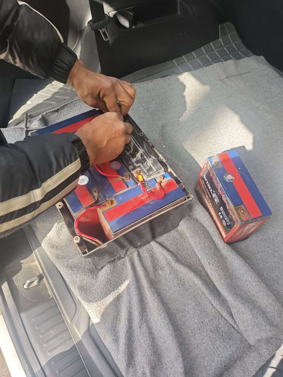 السلام عليكم
موطور شحن هارلي نضافه مثل ما واضح بصوره 
بطاريات يقرٱ 10 وحده تقرٱ 8 وبدلتها بشرط ع فحص 
المكان الكرمه الشهابي 
السعر 350 وبيه مجال كلش بسيط


**إذا كنت صاحب هذا الإعلان وتريد حذفه لأي سبب، رجاءا أرسل رسالة إلى الدعم الفني**