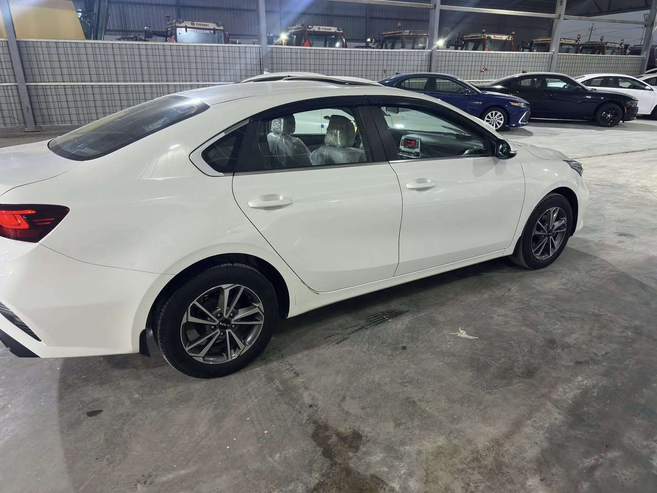 اللهم صل ع محمد وال محمد
فول مواصفات فتحه سقف مري شفط ٥ ويل كل داخل لونين تبريد قطعتين محرك ١٦٠٠
مكفوله من الصبغ والتبديل بيه بارد ع كد شبر  
مكان السياره واسط الزبيديه
السياره ماشيه ٤٧ الف جديده بمعنى الكلمه وماناقصها شي بستر الله
السعر ١٧٥$ وبيه مجال لشراي
***********
