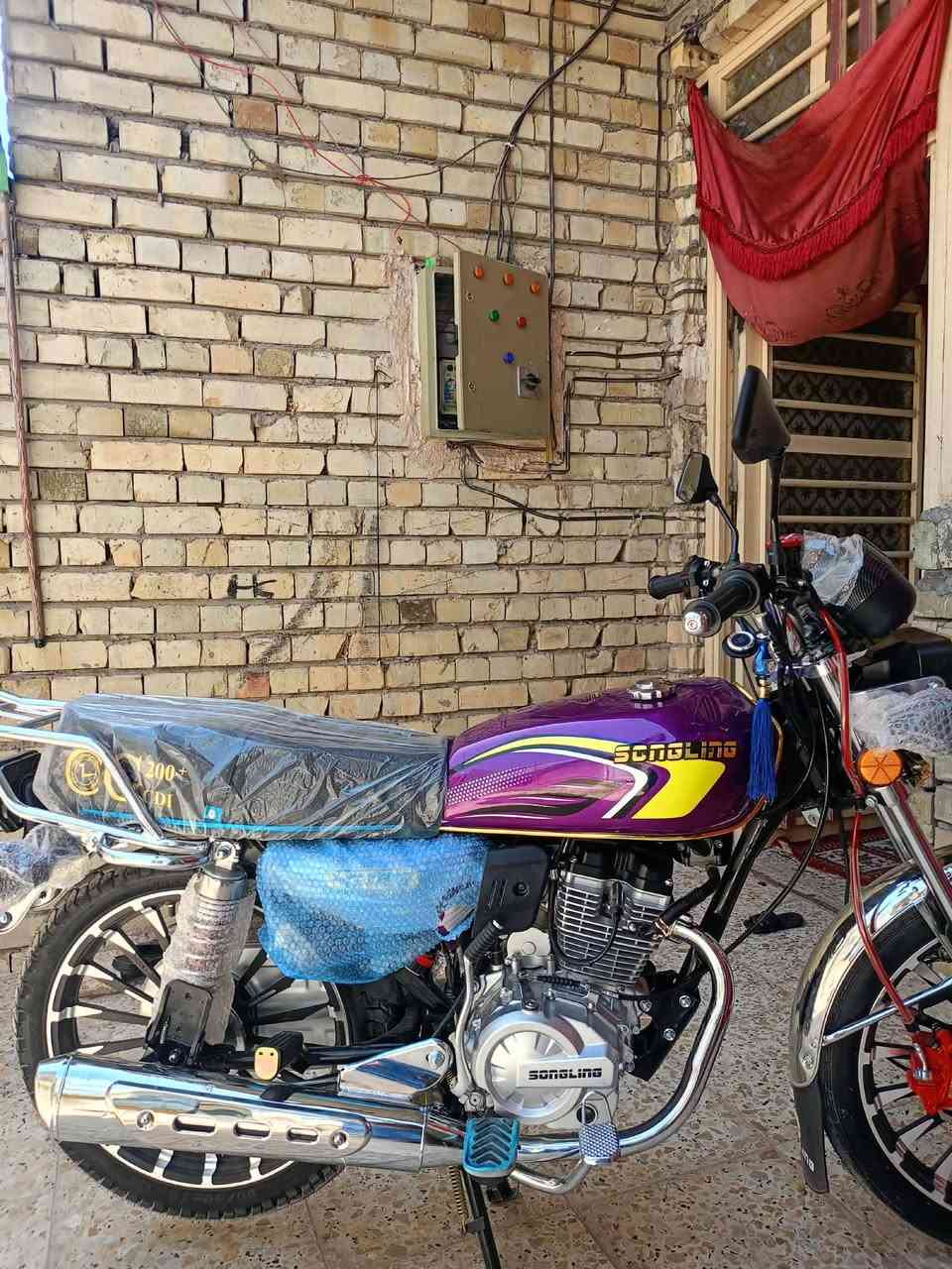 اخوان سلام عليكم دراجه ايراني للبيع زيرو 2025 ماشيه 4000 المكان بغداد مدينة الصدر الشراي يتصل ***********،،***********
