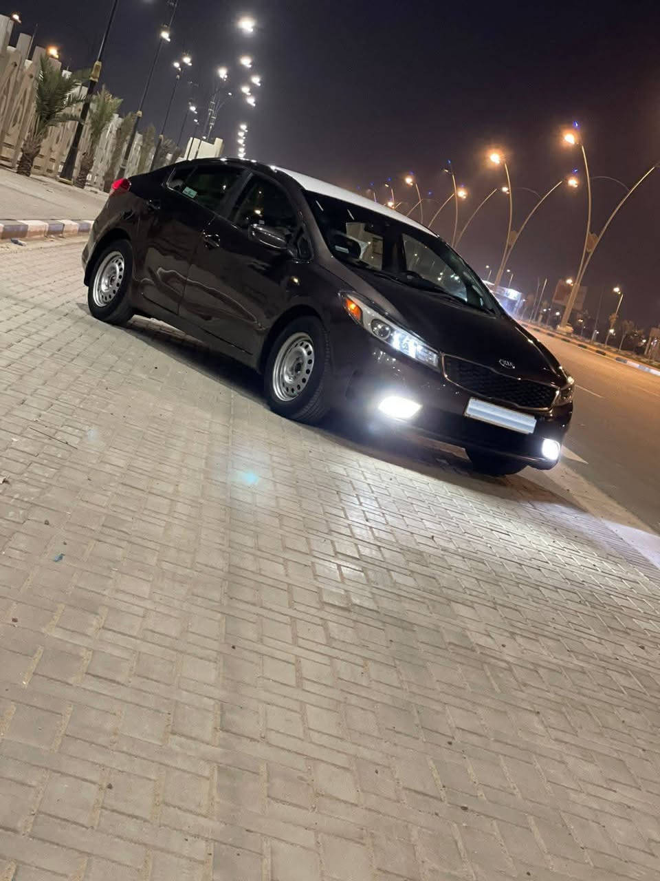 سلام عليكم
كيا فورتي موديل 2017 

أدوات أدوات كصه جنطه 

بانزين 

المواصفات 

تحكم ستيرن 

كروز سرعه 

شاشه 

كأمره شغاله 

كشنات جلد 

تتفه تبريد كشنات 

تبريد ثلج 

حداده جديده 

تخم تاير جديد 

منضمة زنون سكن + لايت عالي ناصي 

ارقام وسنويه ع رقم شاصي 

الساره جديده 

المكان البصره ***********
