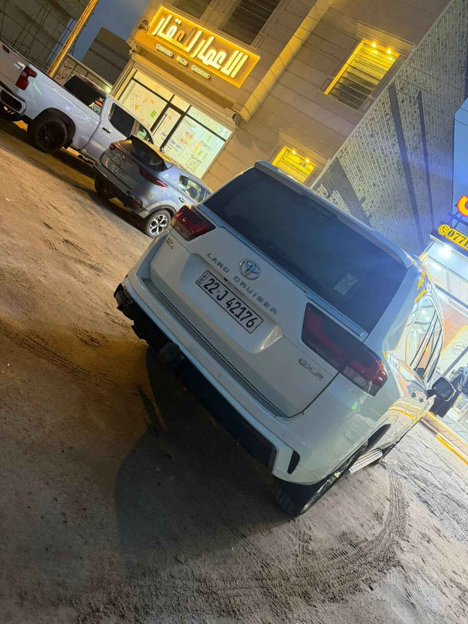 السلام وعليكم لاندكروز موديل 2024 توين تيربو ساز لمتد فول مواصفات  رقم اربيل ماشيه 39 الف كفاله عامه السعر ب730 العنوان بصره الهاتف ***********
