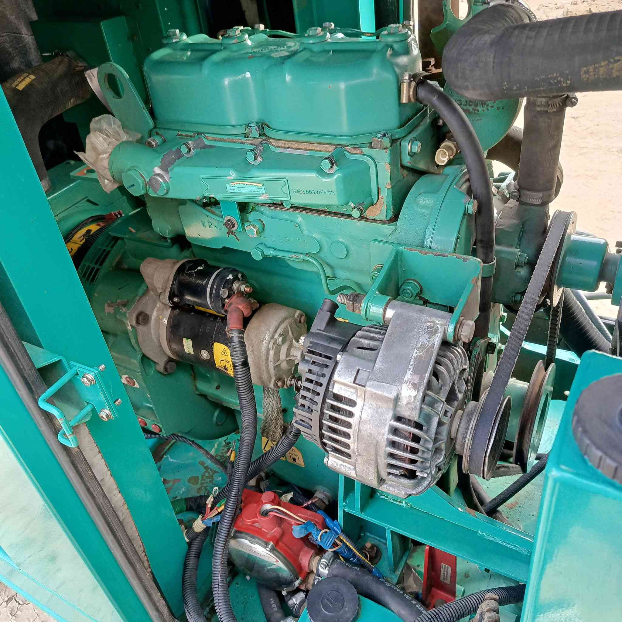 سلام عليكم 
لبيع مولد كمنز 3 بستم بلادي 
مكان واسط حفريه
سعر 28 ورقةبي مجال 
تواصل ***********
